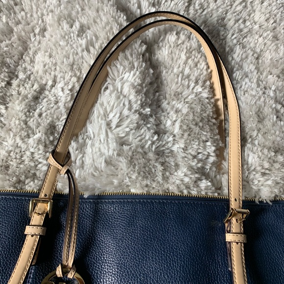 Michael Kors Jet Set Travel Navy Blue bag. - Picture 3 of 6